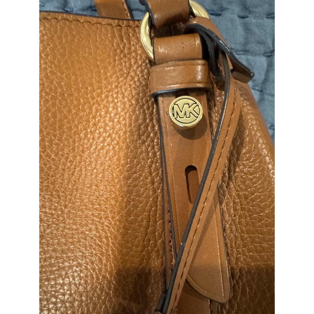 Michael Kors Carrie Large Pebbled Leather Tote Bag Luggage Brown Gold Hardware - Picture 9 of 16